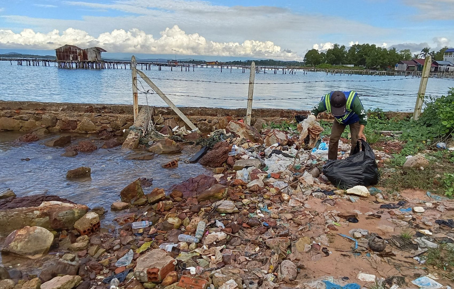 Community-based Collection and Upcycling of Non-Recyclable Ocean-Bound Plastics in Sihanoukville, Cambodia (OBP)